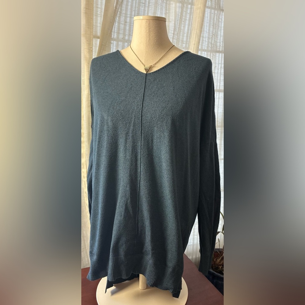 Women’s V-Neck Sweater in Blue
